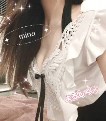 今日もいるよ🤍(2025/11/14 13:23)山下 みなのブログ画像